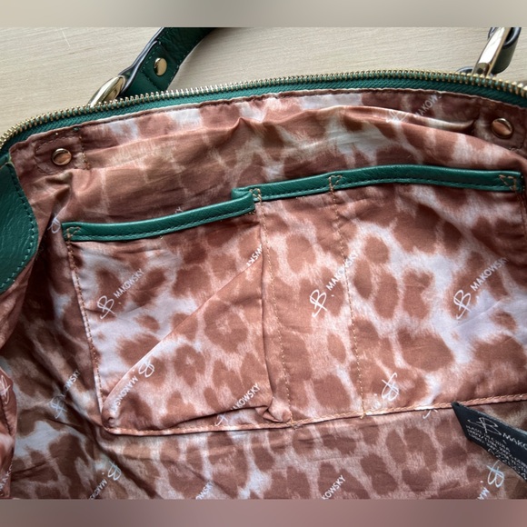 B. MAKOWSKY 100% LEATHER A226649 SHOULDER ZIP CLOSURE BAG / CROSSBODY GREEN - Picture 13 of 16